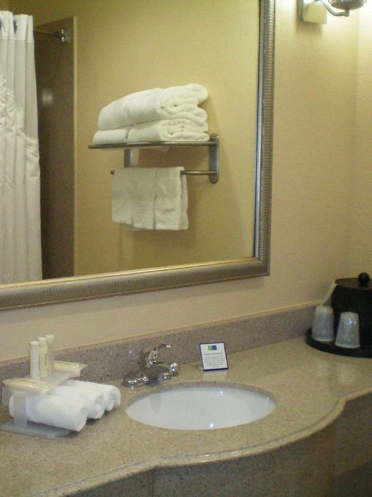 Holiday Inn Express Hotel Galveston West-Seawall By Ihg Bagian luar foto
