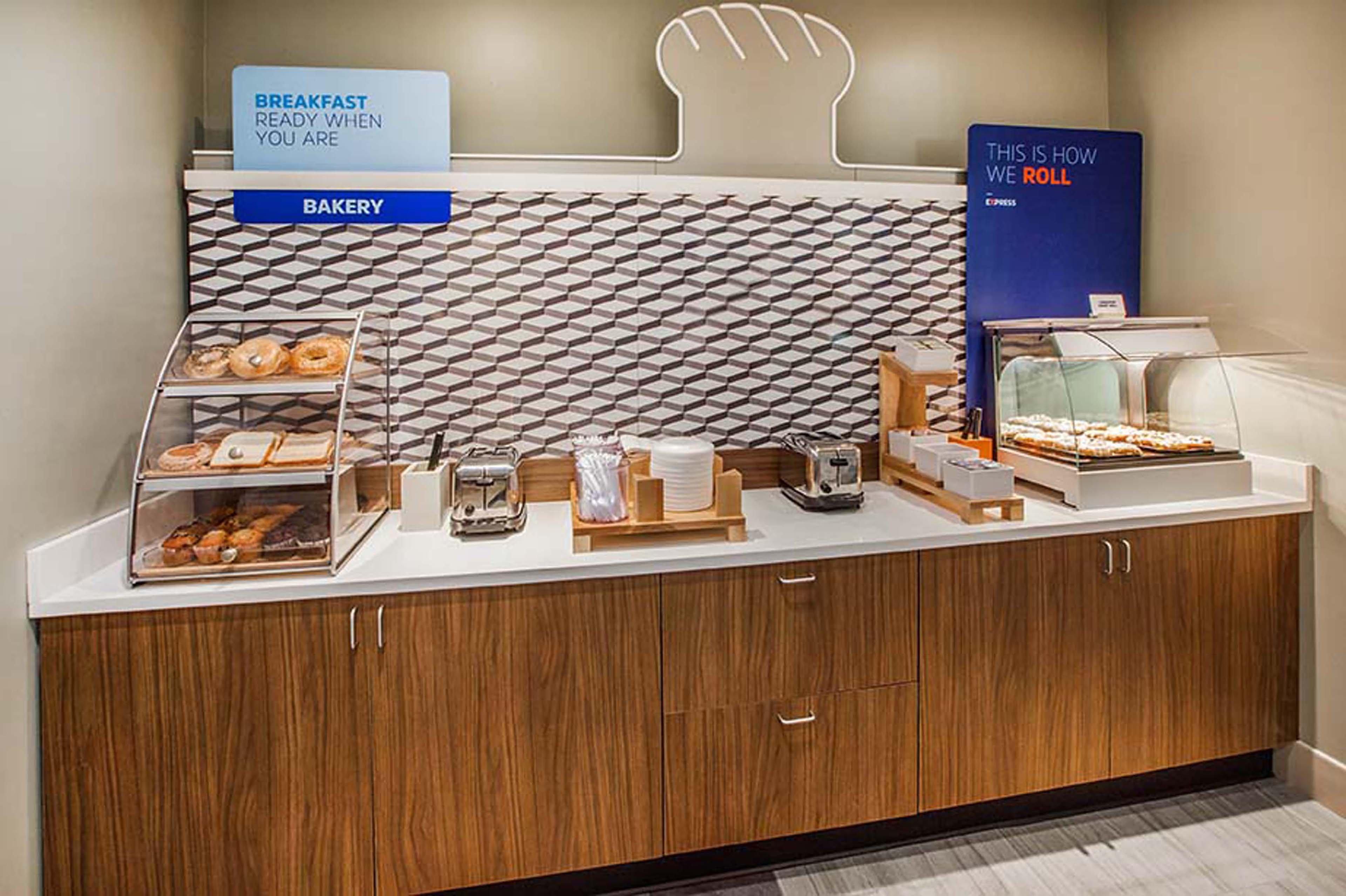 Holiday Inn Express Hotel Galveston West-Seawall By Ihg Bagian luar foto